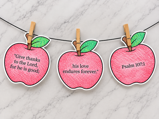 FREE Apple Garland Craft